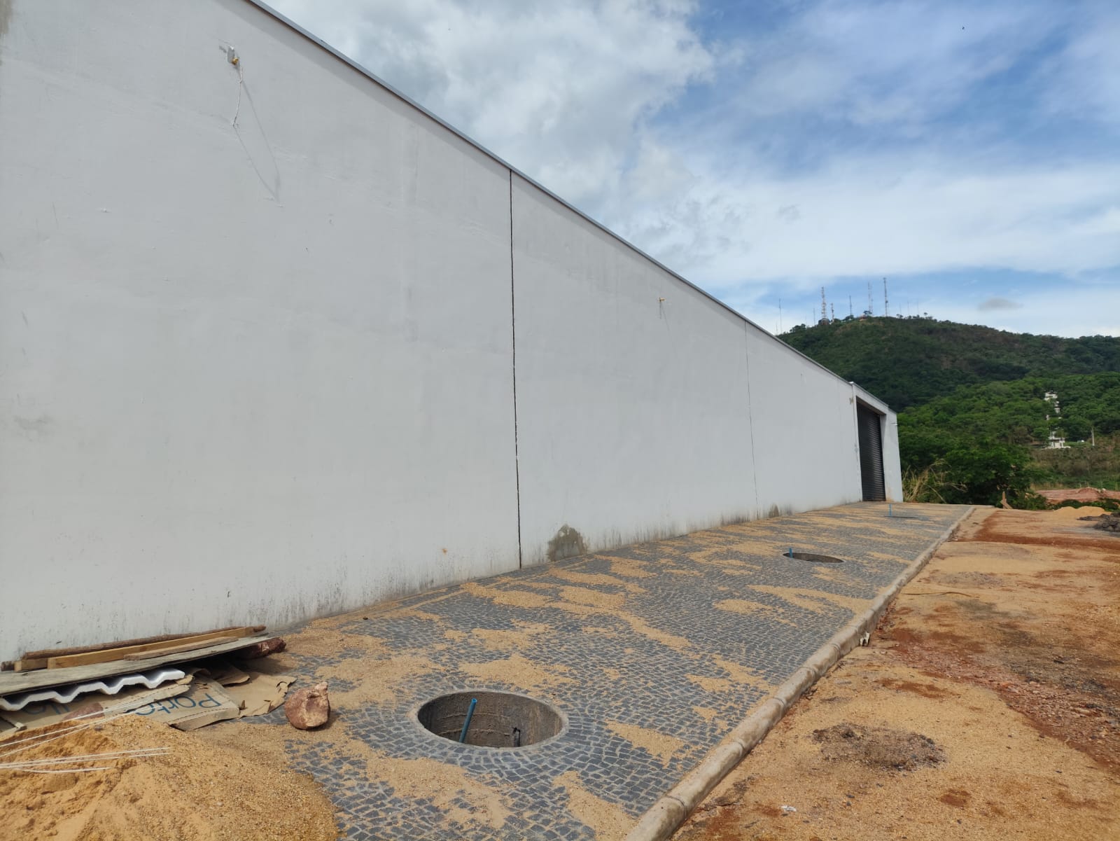 Fachada de casa moderna executada pela Zarvex Engenharia em Barra Velha